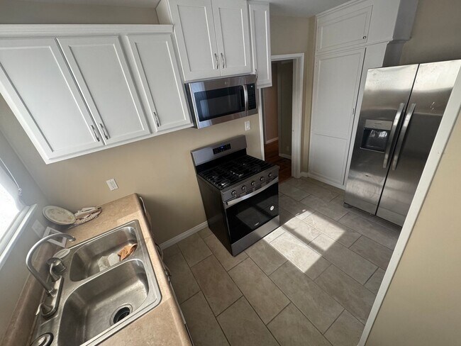 Building Photo - Beautiful 3 bedroom North Hollywood Home