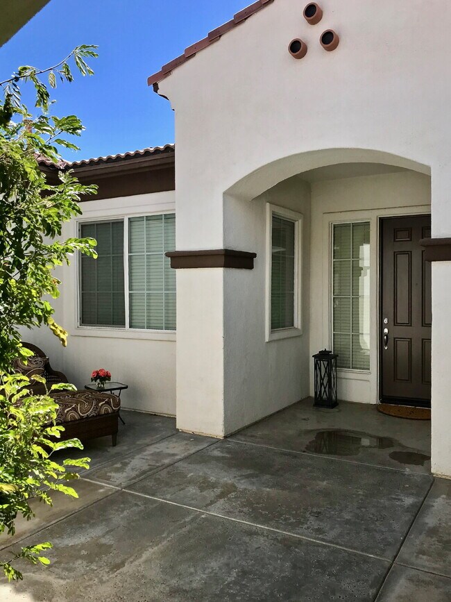 Building Photo - Villa de Gallego - Furnished Rental