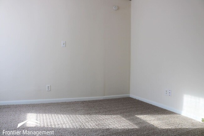 Building Photo - 923 Osage St