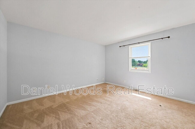 Building Photo - 409 Dutton St