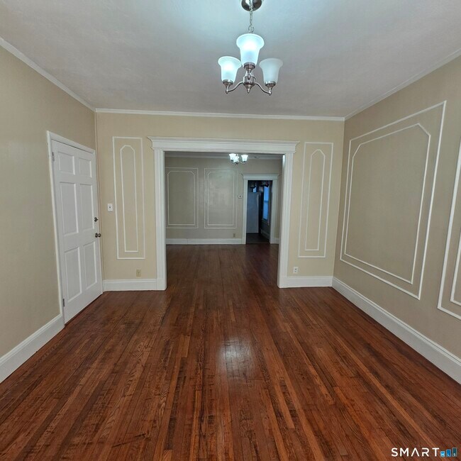 Building Photo - 142 Oakland Terrace