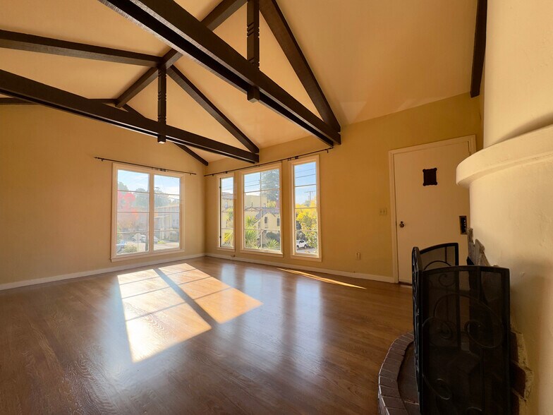 Building Photo - 1645 Scenic Ave