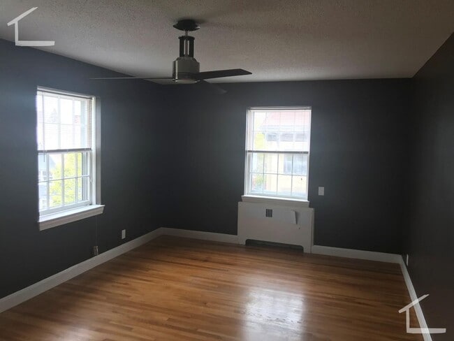 Building Photo - Nicely renovated 2 bed with in-unit laundry in Coolidge Corner!