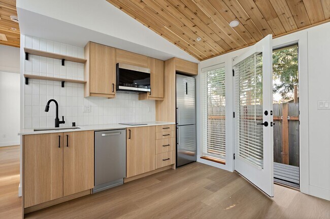 Building Photo - Morris Street Commons Modualr Living! 1/1 Community Living!