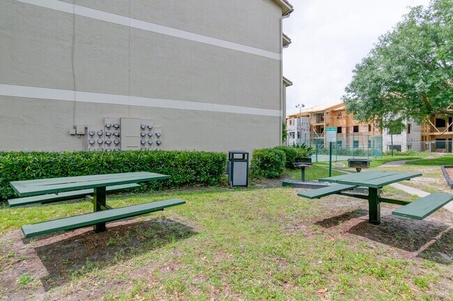 Building Photo - Charming 2bed / 2bath Condo for Rent at Bl...