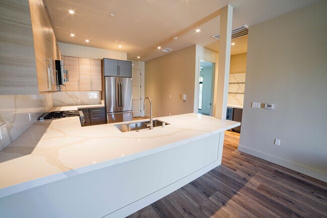 Building Photo - Rhine House Lofts