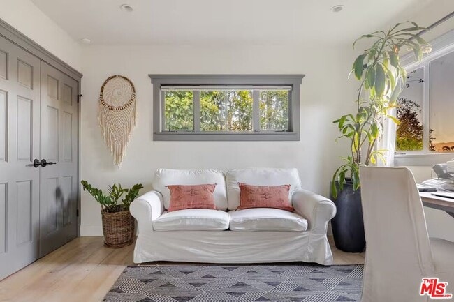 Building Photo - 12208 Laurel Terrace Dr