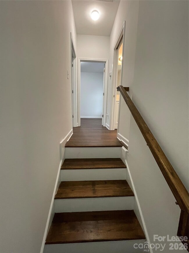 Building Photo - 7924 E Lane Dr