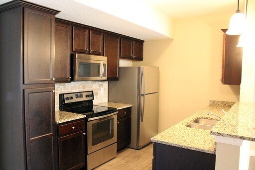 Building Photo - 1405 Bass Ave