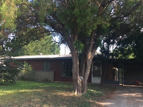 Building Photo - 260 Kenmar Dr