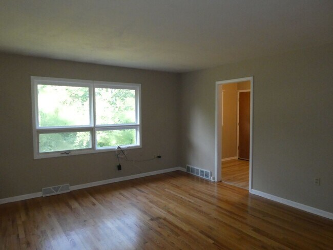 Building Photo - 2600 Braemore Rd