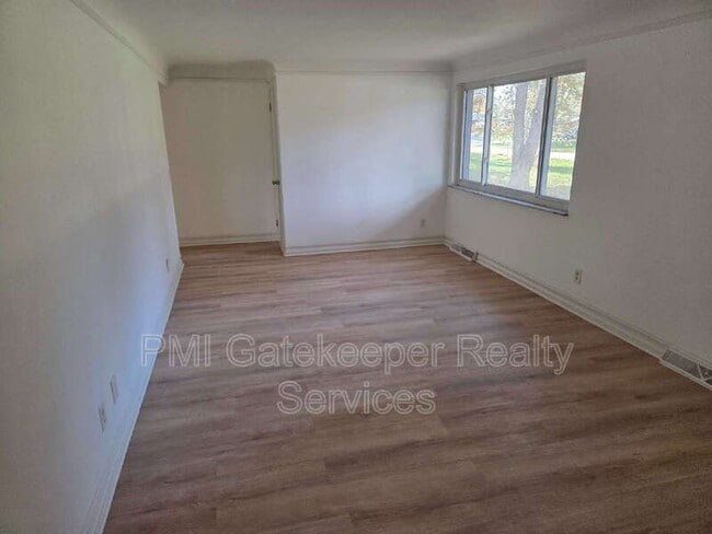 Building Photo - 5757 Cromley Dr