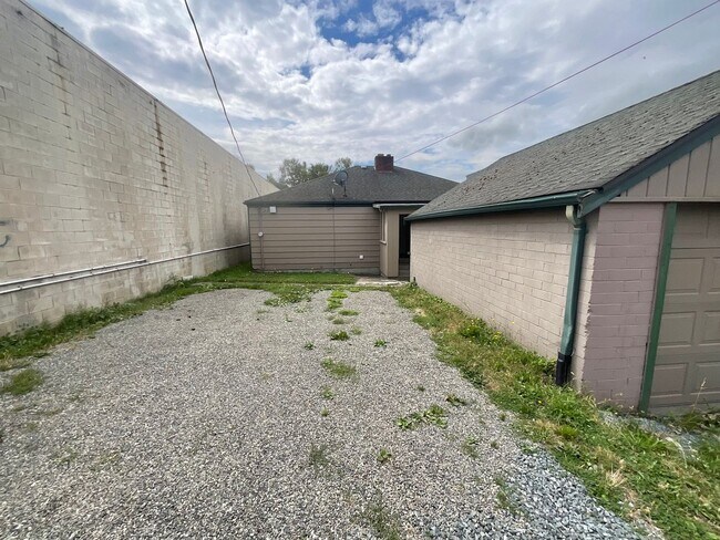 Building Photo - 2 Bed, 1 Bath Rambler - Downtown Ferndale
