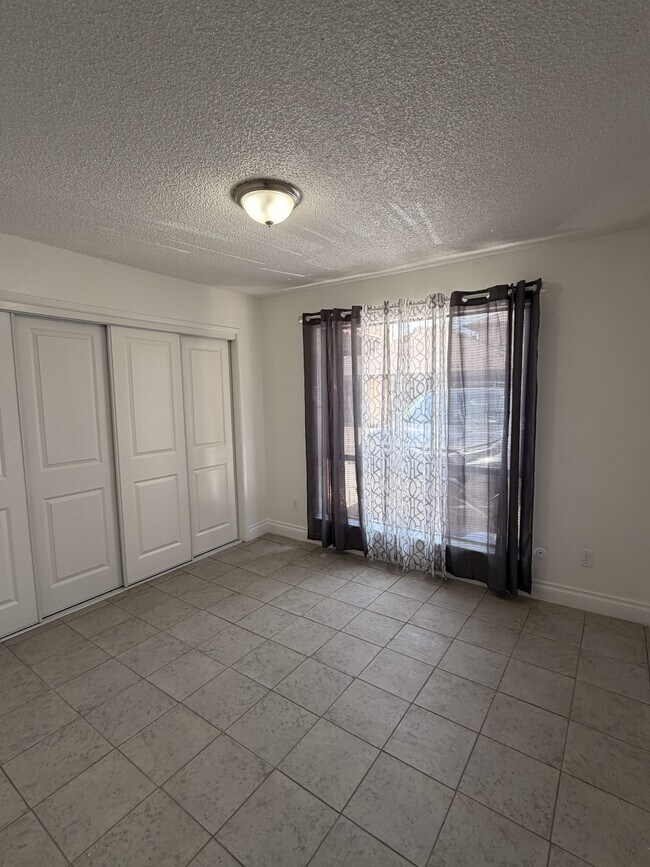 Building Photo - 3555 S County Center Dr