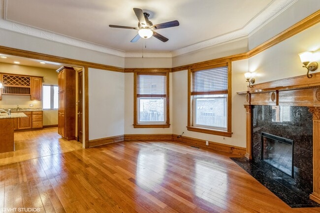 Building Photo - 836 E 52nd St
