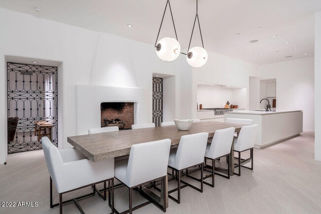 Building Photo - 6723 N Desert Fairways Dr