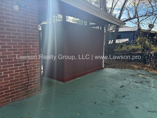 Building Photo - Beautiful Mid Century Modern Grandin Road Home