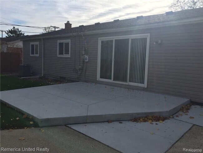 Building Photo - 37944 Lyndon St