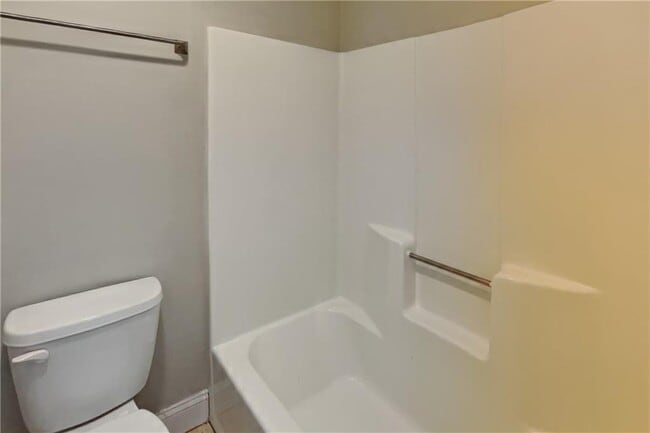 Building Photo - 464 Ridgemont Dr