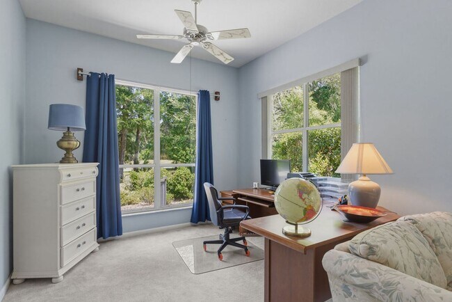 Building Photo - Must See Immaculate 3/2 Rainbow Springs with Lanai