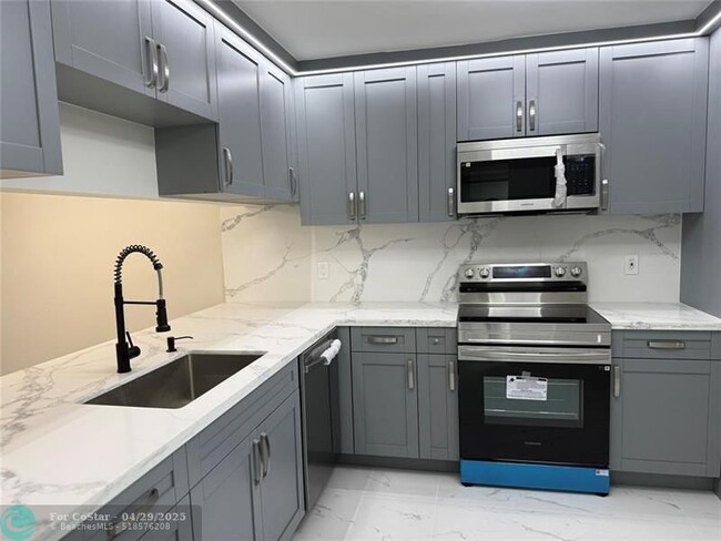 Building Photo - 8020 Hampton Blvd