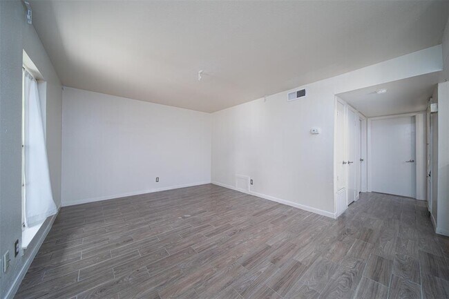 Building Photo - 8931 Gaylord Dr