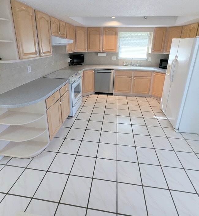 Building Photo - 945 Bramble Bush Cir W
