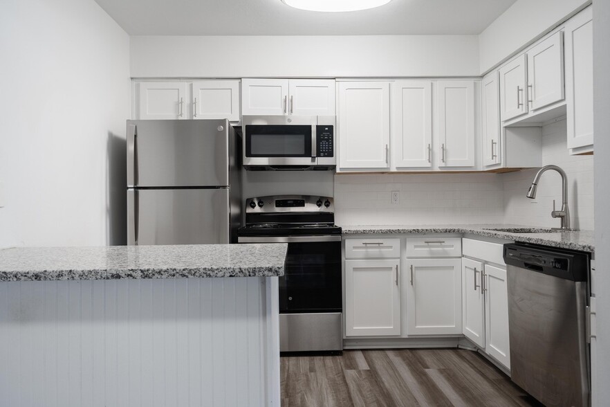 Primary Photo - River Breeze Apartments