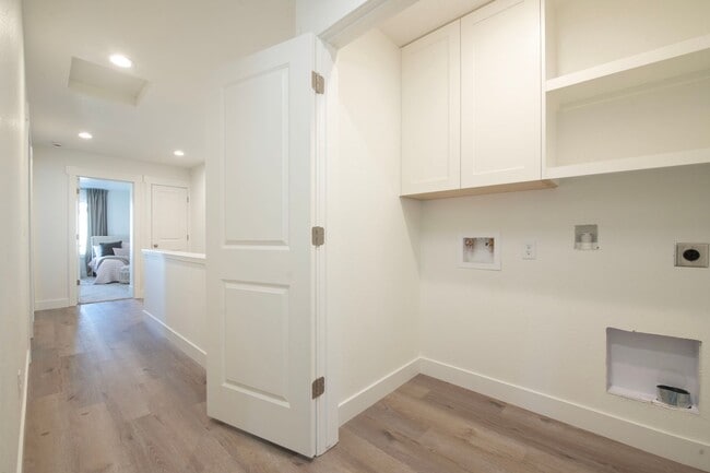 Building Photo - 1506 Tyram Grv