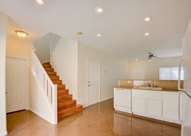 Building Photo - Beautiful two bedroom in great location