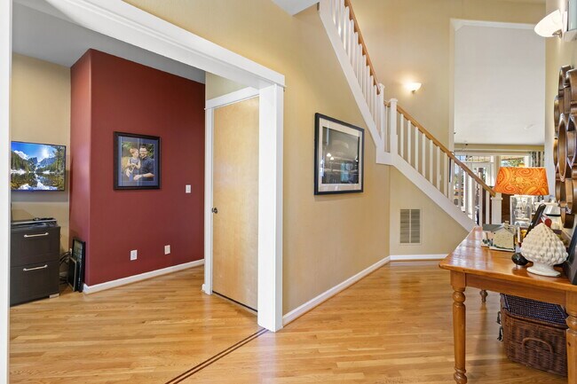 Building Photo - Beautiful, 5-Bedroom, Spacious, Damascus Home with Incredible Views