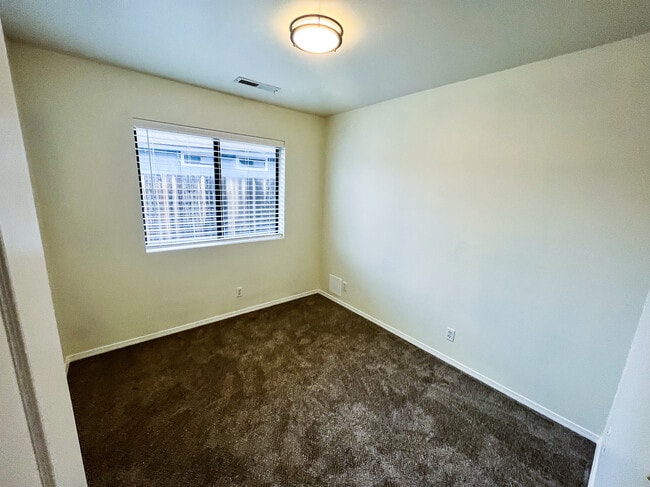 Building Photo - 3100 W Sheila Dr