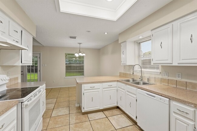 Building Photo - 423 Pickford Dr