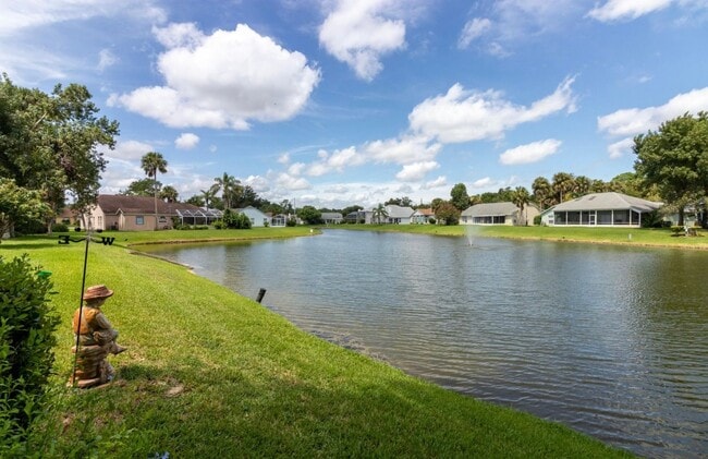 Building Photo - 3 Bedroom available in Daytona Beach