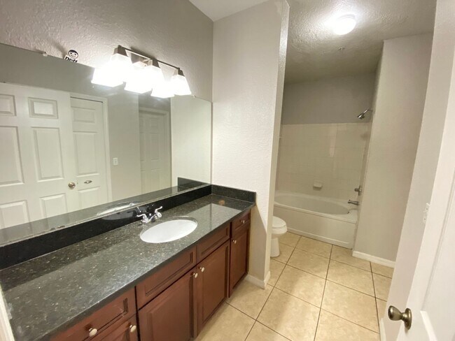 Building Photo - Park Central Gated Community!!2/2 with a G...