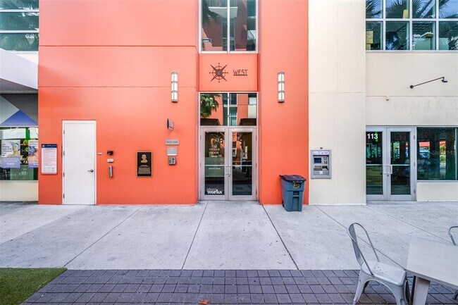 Building Photo - 1120 E Kennedy Blvd