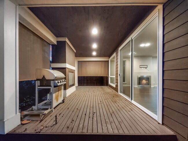 Building Photo - Luxury 2-Story house in private Cul de Sac