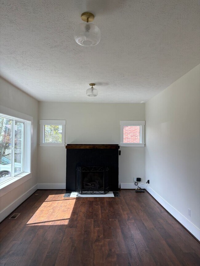 Building Photo - Beautifully Remodeled 3BA/1BA Audubon Home