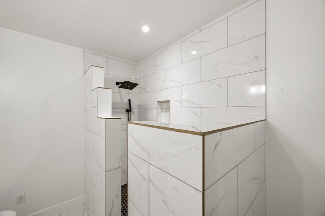 Building Photo - 13510 Gospel Way