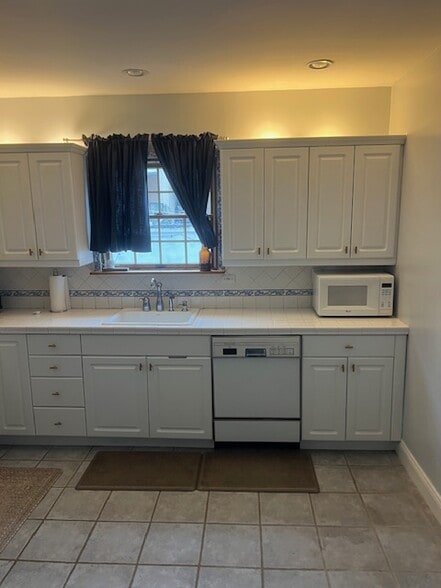 Diushwasher - 2447 S 9th St