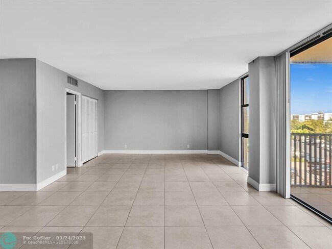 Building Photo - 20379 W Country Club Dr