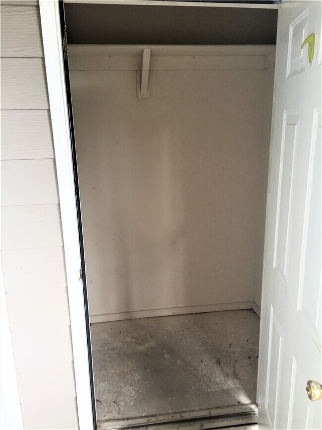 Building Photo - 1774 N Gregg Ave