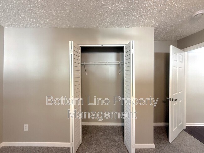 Building Photo - 1011 S Weldon St