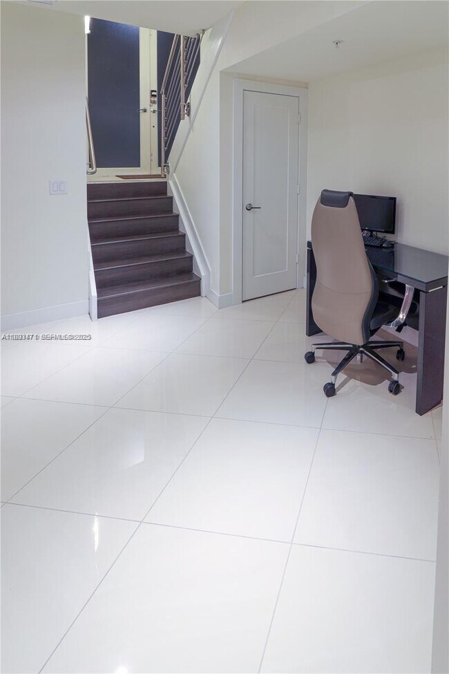 Building Photo - 10501 NW 66th St