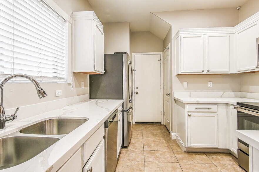 Building Photo - 9582 N 81st Dr