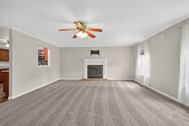 Building Photo - 2504 Angelyn Dr