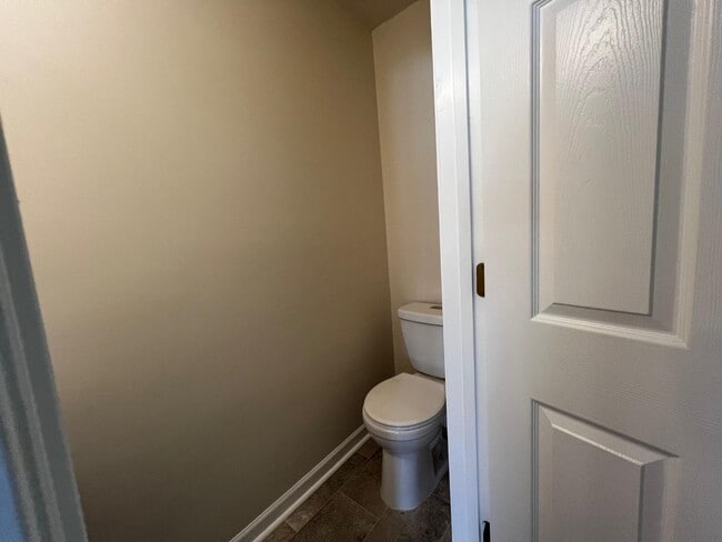 Building Photo - 3153 Kingswood Glen