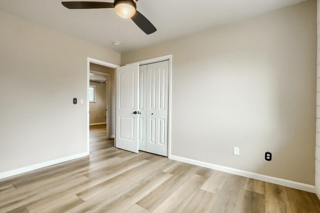 Building Photo - 4 BED 3 BATH HOUSE NEAR CREAK PARK!!!