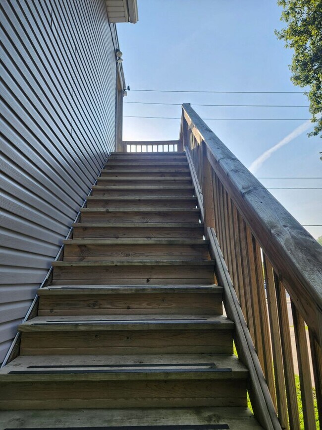 Building Photo - 409 S 13th St