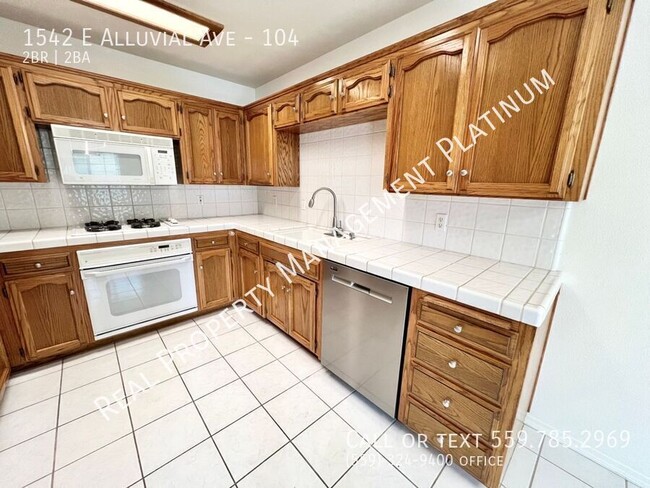 Building Photo - $1,895 Alluvial & Cedar Ave, 2 Bedroom 2 f...